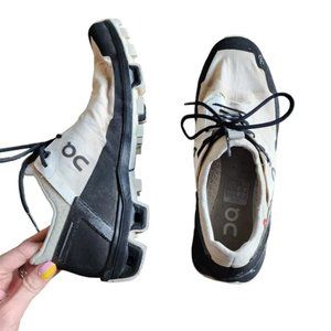 ON RUNNING Ventrue Peak On Cloud Running Shoes light weight size 8.5 Men's